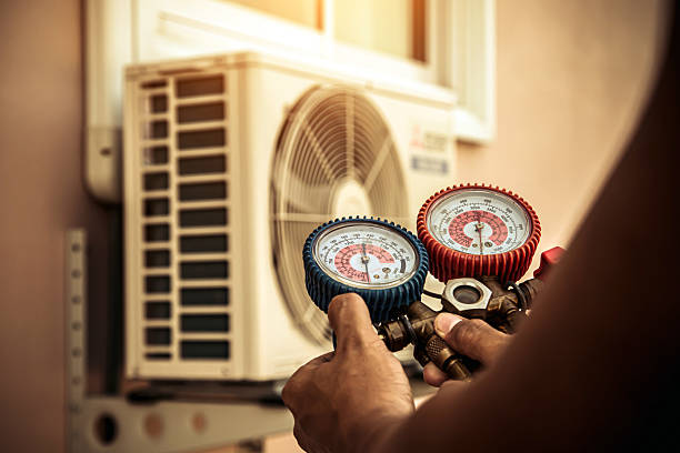 Professional Hvac Installation technician working in Aydlett, NC